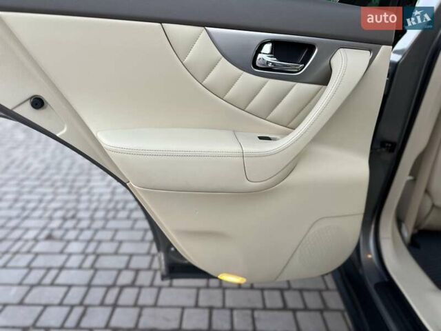 Сірий Інфініті QX70, об'ємом двигуна 3.7 л та пробігом 106 тис. км за 21999 $, фото 41 на Automoto.ua