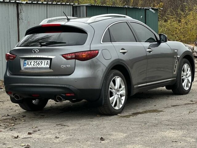 Серый Инфинити QX70, объемом двигателя 3.7 л и пробегом 82 тыс. км за 18999 $, фото 3 на Automoto.ua
