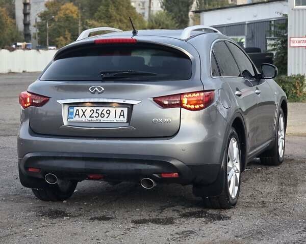 Серый Инфинити QX70, объемом двигателя 3.7 л и пробегом 82 тыс. км за 19400 $, фото 13 на Automoto.ua