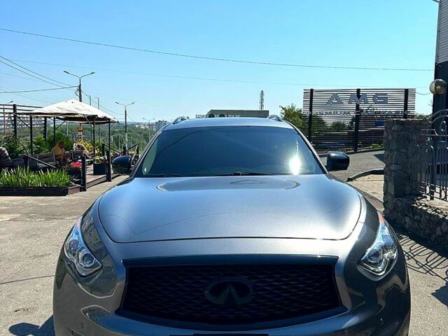 Сірий Інфініті QX70, об'ємом двигуна 3.7 л та пробігом 0 тис. км за 19000 $, фото 3 на Automoto.ua