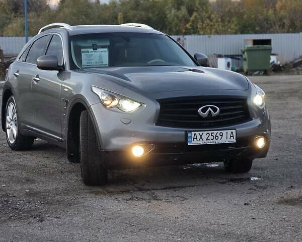 Серый Инфинити QX70, объемом двигателя 3.7 л и пробегом 82 тыс. км за 19400 $, фото 17 на Automoto.ua