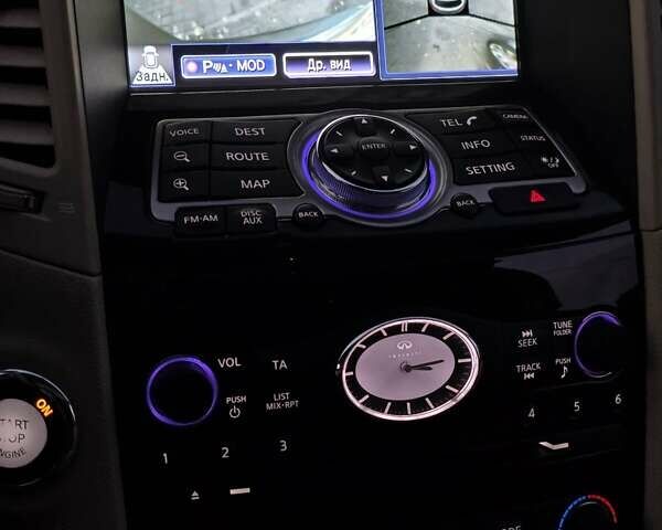 Серый Инфинити QX70, объемом двигателя 3.7 л и пробегом 82 тыс. км за 19400 $, фото 3 на Automoto.ua