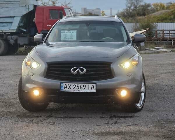 Серый Инфинити QX70, объемом двигателя 3.7 л и пробегом 82 тыс. км за 19400 $, фото 18 на Automoto.ua