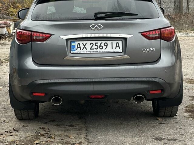 Серый Инфинити QX70, объемом двигателя 3.7 л и пробегом 82 тыс. км за 18999 $, фото 4 на Automoto.ua