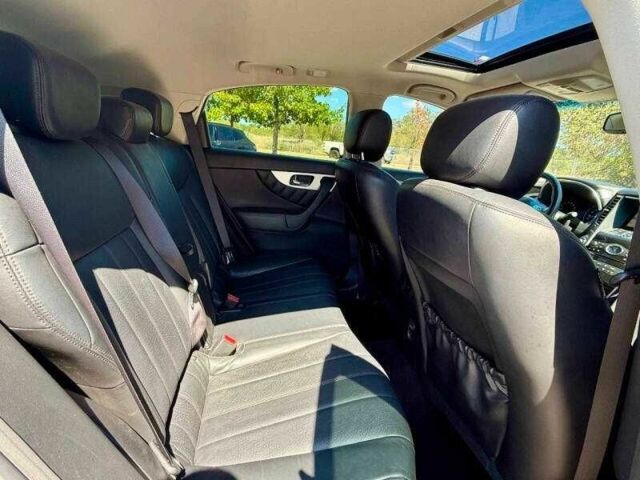 Сірий Інфініті QX70, об'ємом двигуна 3.7 л та пробігом 44 тис. км за 3000 $, фото 9 на Automoto.ua