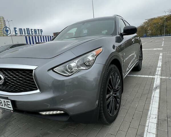 Серый Инфинити QX70, объемом двигателя 3.7 л и пробегом 124 тыс. км за 24000 $, фото 4 на Automoto.ua