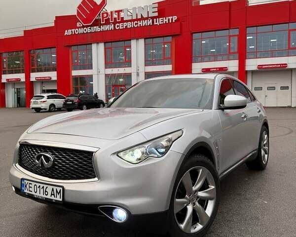 Серый Инфинити QX70, объемом двигателя 3.7 л и пробегом 135 тыс. км за 19999 $, фото 10 на Automoto.ua