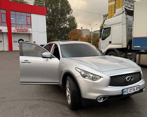 Серый Инфинити QX70, объемом двигателя 3.7 л и пробегом 135 тыс. км за 19999 $, фото 12 на Automoto.ua