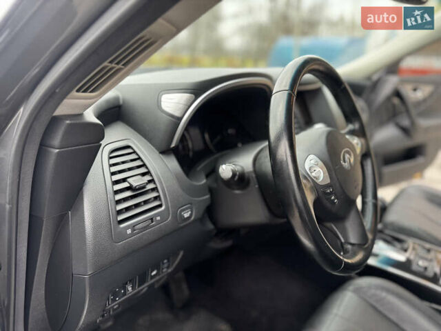 Серый Инфинити QX70, объемом двигателя 3.7 л и пробегом 108 тыс. км за 19999 $, фото 47 на Automoto.ua