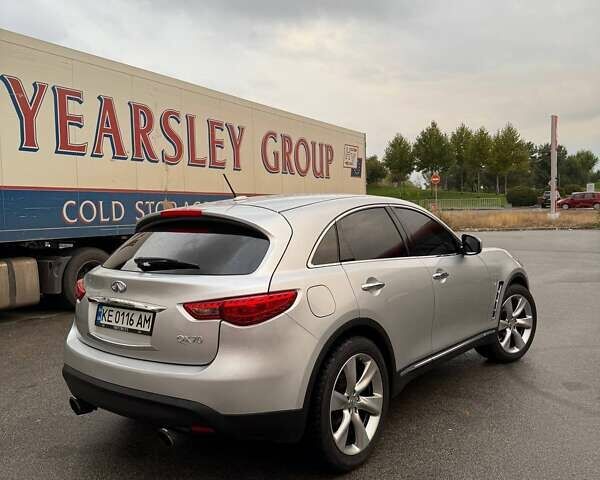 Серый Инфинити QX70, объемом двигателя 3.7 л и пробегом 135 тыс. км за 19999 $, фото 4 на Automoto.ua