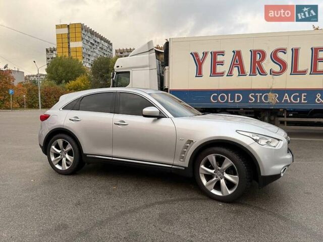 Серый Инфинити QX70, объемом двигателя 3.7 л и пробегом 135 тыс. км за 19999 $, фото 3 на Automoto.ua