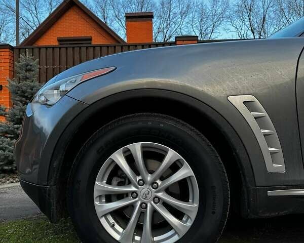 Сірий Інфініті QX70, об'ємом двигуна 3.7 л та пробігом 122 тис. км за 22500 $, фото 11 на Automoto.ua
