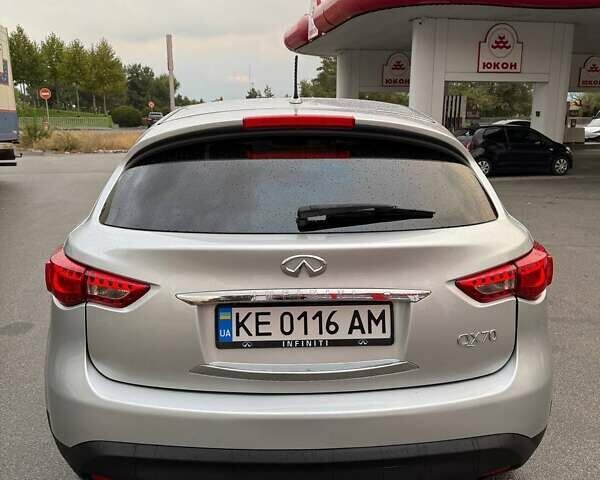 Серый Инфинити QX70, объемом двигателя 3.7 л и пробегом 135 тыс. км за 19999 $, фото 7 на Automoto.ua