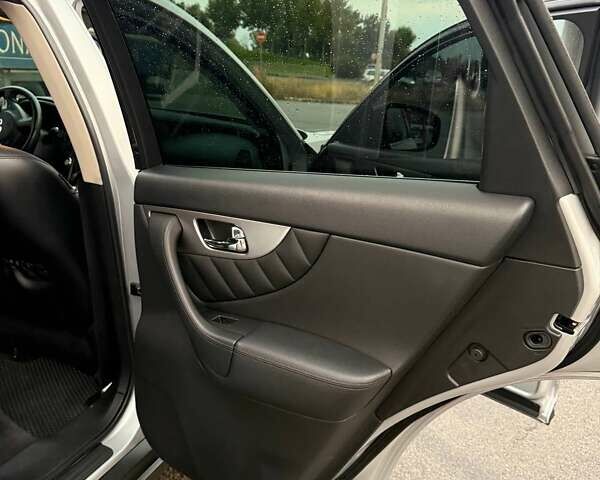 Серый Инфинити QX70, объемом двигателя 3.7 л и пробегом 135 тыс. км за 19999 $, фото 27 на Automoto.ua