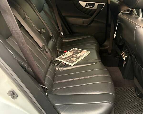 Серый Инфинити QX70, объемом двигателя 3.7 л и пробегом 135 тыс. км за 19999 $, фото 25 на Automoto.ua