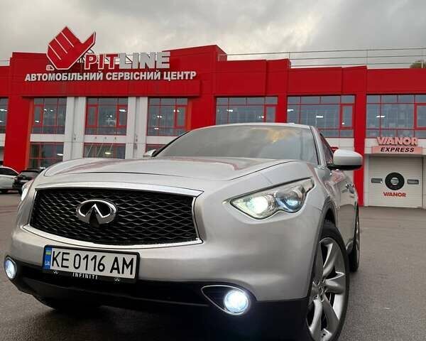 Серый Инфинити QX70, объемом двигателя 3.7 л и пробегом 135 тыс. км за 19999 $, фото 9 на Automoto.ua