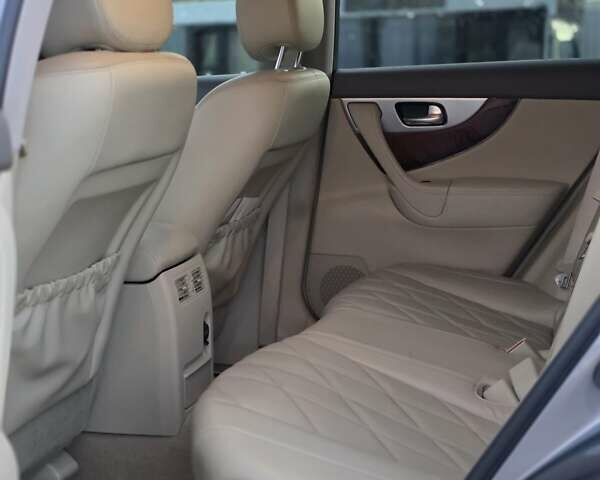 Серый Инфинити QX70, объемом двигателя 3.7 л и пробегом 82 тыс. км за 19400 $, фото 6 на Automoto.ua