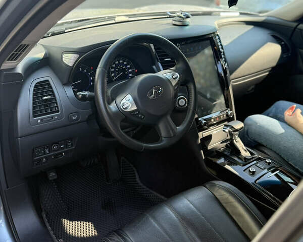 Серый Инфинити QX70, объемом двигателя 3.7 л и пробегом 152 тыс. км за 24500 $, фото 14 на Automoto.ua