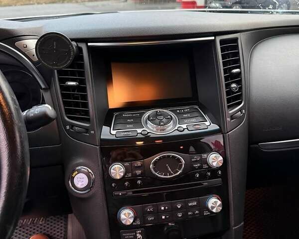 Серый Инфинити QX70, объемом двигателя 3.7 л и пробегом 135 тыс. км за 19999 $, фото 19 на Automoto.ua