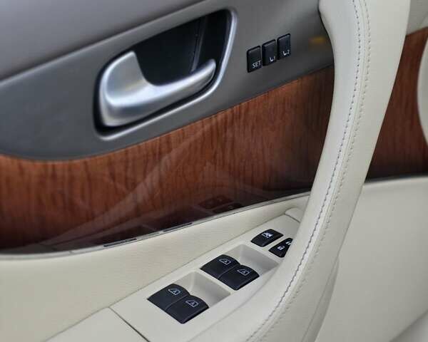 Серый Инфинити QX70, объемом двигателя 3.7 л и пробегом 82 тыс. км за 19400 $, фото 10 на Automoto.ua