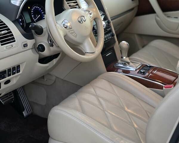 Серый Инфинити QX70, объемом двигателя 3.7 л и пробегом 82 тыс. км за 19400 $, фото 11 на Automoto.ua