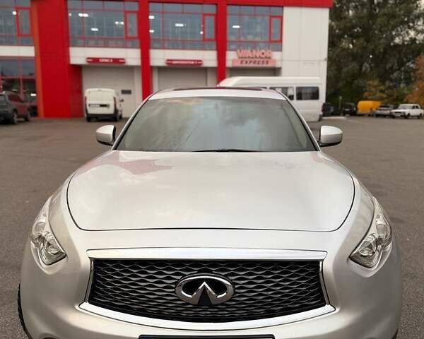 Серый Инфинити QX70, объемом двигателя 3.7 л и пробегом 135 тыс. км за 19999 $, фото 13 на Automoto.ua