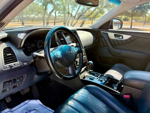 Сірий Інфініті QX70, об'ємом двигуна 3.7 л та пробігом 44 тис. км за 3000 $, фото 4 на Automoto.ua