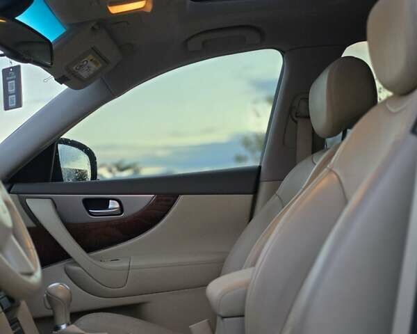 Серый Инфинити QX70, объемом двигателя 3.7 л и пробегом 82 тыс. км за 19400 $, фото 7 на Automoto.ua