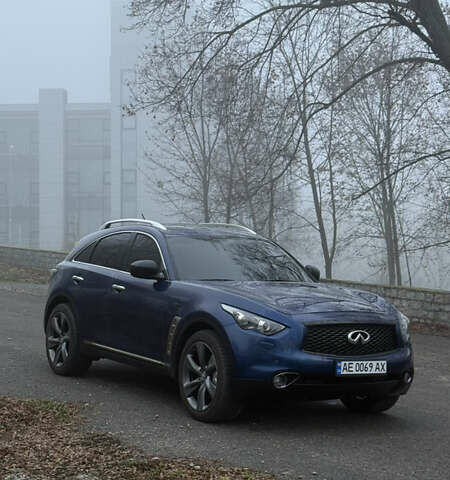 Синий Инфинити QX70, объемом двигателя 3.7 л и пробегом 95 тыс. км за 16800 $, фото 7 на Automoto.ua