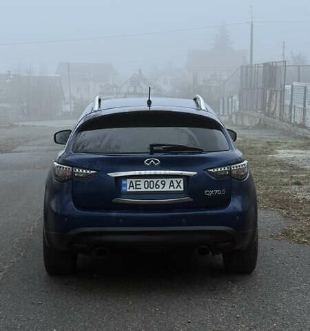 Синий Инфинити QX70, объемом двигателя 3.7 л и пробегом 95 тыс. км за 16800 $, фото 4 на Automoto.ua