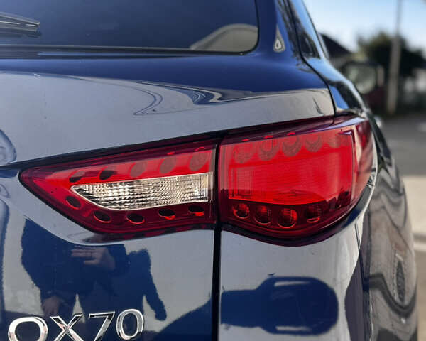 Синій Інфініті QX70, об'ємом двигуна 3.7 л та пробігом 125 тис. км за 15200 $, фото 9 на Automoto.ua