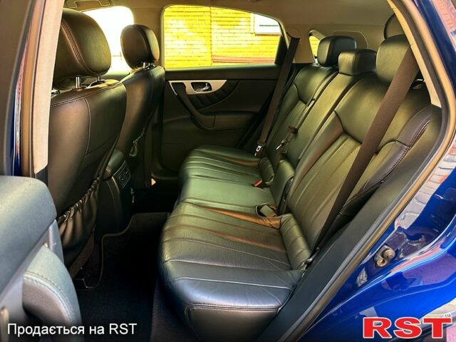 Синій Інфініті QX70, об'ємом двигуна 3.7 л та пробігом 197 тис. км за 15555 $, фото 6 на Automoto.ua