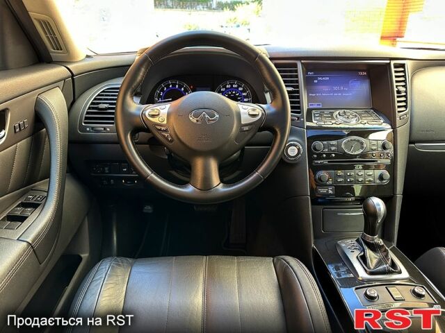 Синій Інфініті QX70, об'ємом двигуна 3.7 л та пробігом 197 тис. км за 15555 $, фото 7 на Automoto.ua