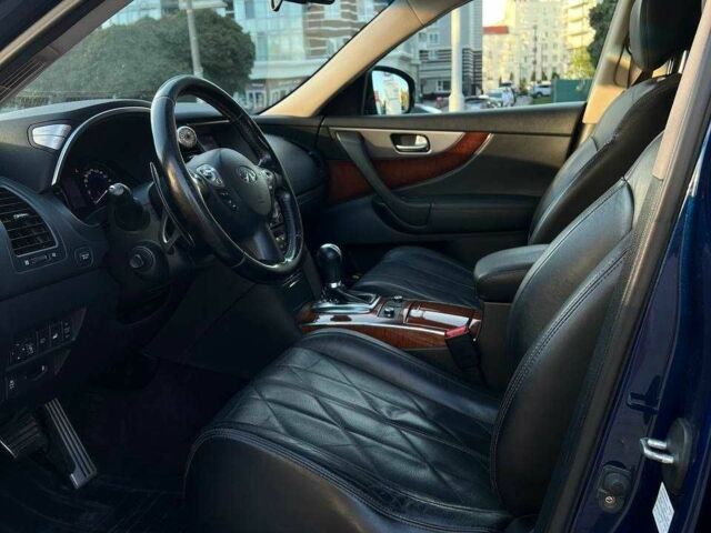 Синій Інфініті QX70, об'ємом двигуна 3 л та пробігом 157 тис. км за 17950 $, фото 12 на Automoto.ua