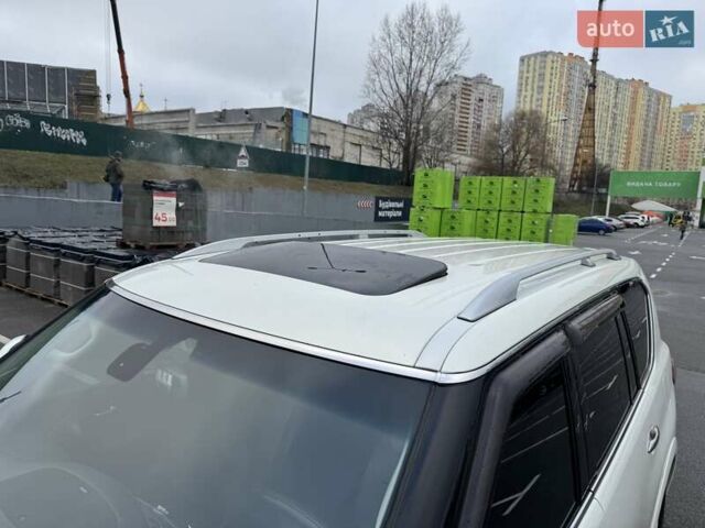 Білий Інфініті QX80, об'ємом двигуна 5.55 л та пробігом 201 тис. км за 17999 $, фото 11 на Automoto.ua