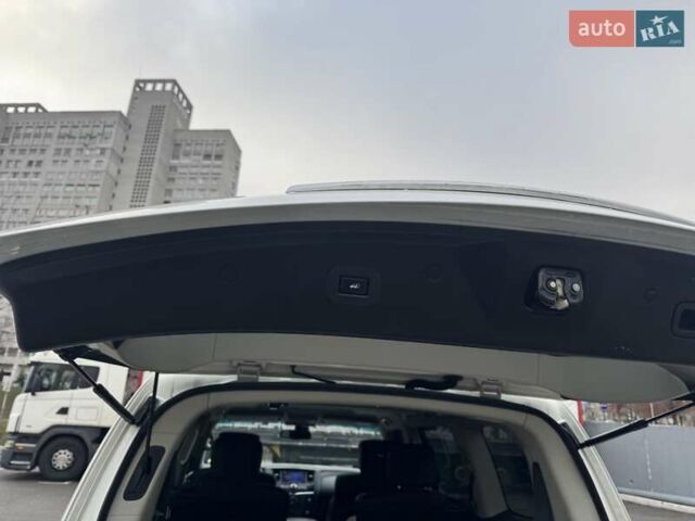 Білий Інфініті QX80, об'ємом двигуна 5.55 л та пробігом 201 тис. км за 17999 $, фото 36 на Automoto.ua