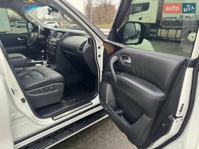 Білий Інфініті QX80, об'ємом двигуна 5.55 л та пробігом 201 тис. км за 17999 $, фото 28 на Automoto.ua