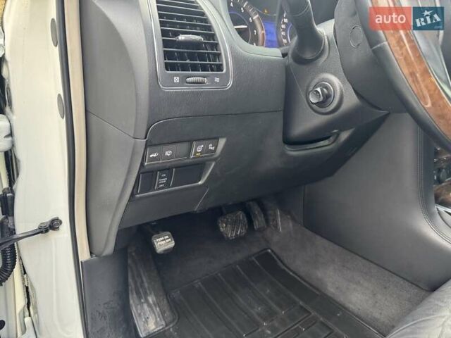 Білий Інфініті QX80, об'ємом двигуна 5.55 л та пробігом 201 тис. км за 17999 $, фото 23 на Automoto.ua