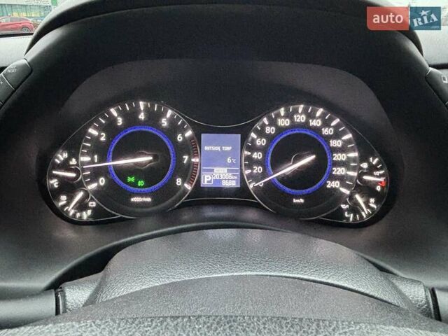 Белый Инфинити QX80, объемом двигателя 5.6 л и пробегом 202 тыс. км за 18800 $, фото 4 на Automoto.ua