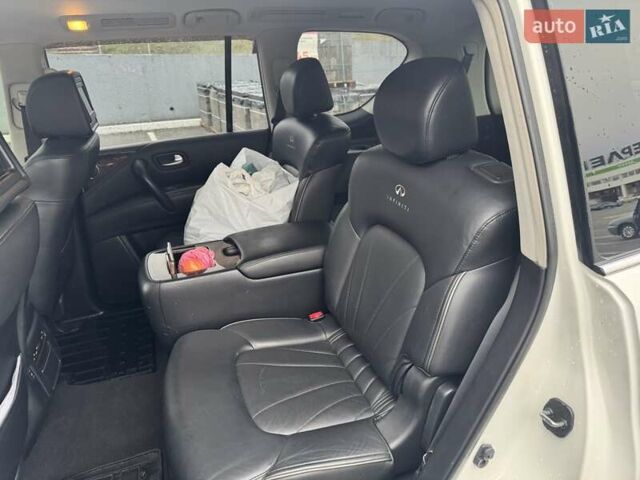Білий Інфініті QX80, об'ємом двигуна 5.55 л та пробігом 201 тис. км за 17999 $, фото 17 на Automoto.ua