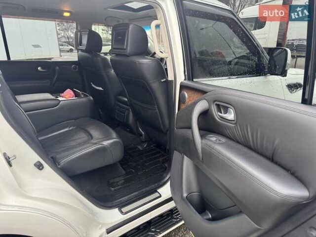 Білий Інфініті QX80, об'ємом двигуна 5.55 л та пробігом 201 тис. км за 17999 $, фото 26 на Automoto.ua