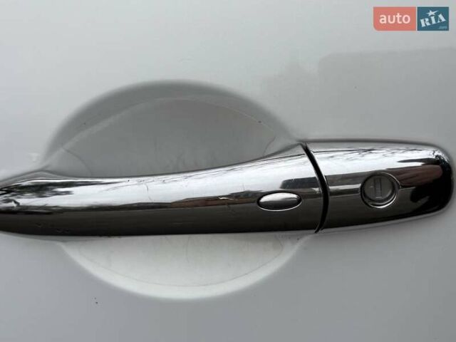 Белый Инфинити QX80, объемом двигателя 5.6 л и пробегом 202 тыс. км за 18800 $, фото 26 на Automoto.ua