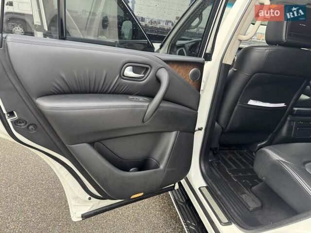 Білий Інфініті QX80, об'ємом двигуна 5.55 л та пробігом 201 тис. км за 17999 $, фото 18 на Automoto.ua