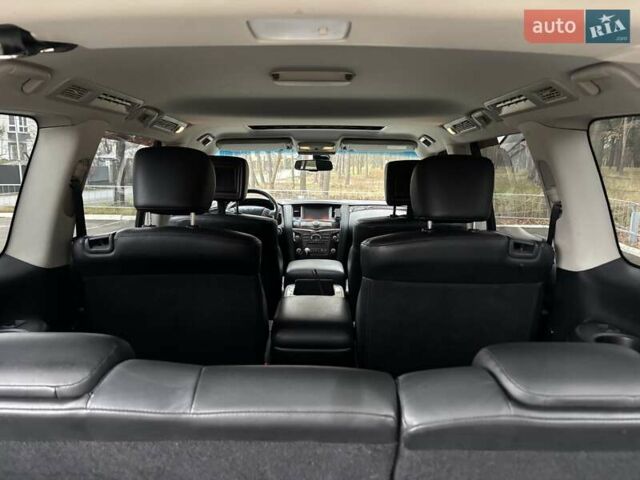 Белый Инфинити QX80, объемом двигателя 5.6 л и пробегом 202 тыс. км за 18800 $, фото 5 на Automoto.ua