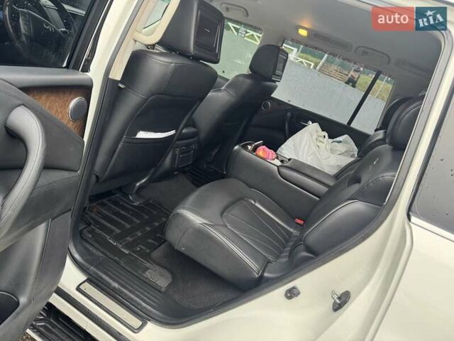Білий Інфініті QX80, об'ємом двигуна 5.55 л та пробігом 201 тис. км за 17999 $, фото 16 на Automoto.ua