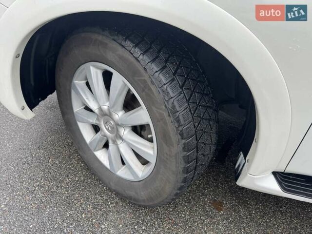 Білий Інфініті QX80, об'ємом двигуна 5.55 л та пробігом 201 тис. км за 17999 $, фото 13 на Automoto.ua