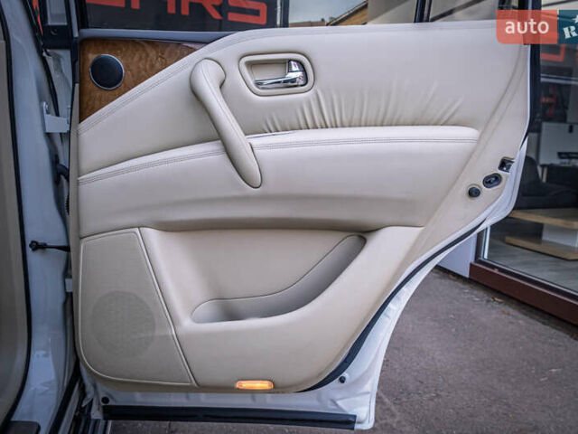 Белый Инфинити QX80, объемом двигателя 5.55 л и пробегом 81 тыс. км за 25000 $, фото 33 на Automoto.ua