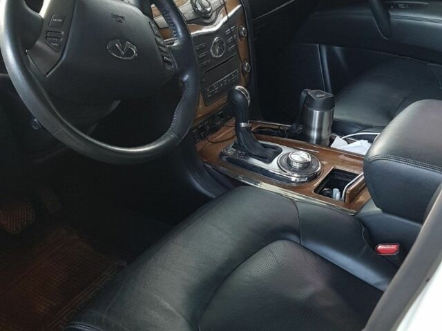 Белый Инфинити QX80, объемом двигателя 5.6 л и пробегом 2 тыс. км за 19000 $, фото 7 на Automoto.ua