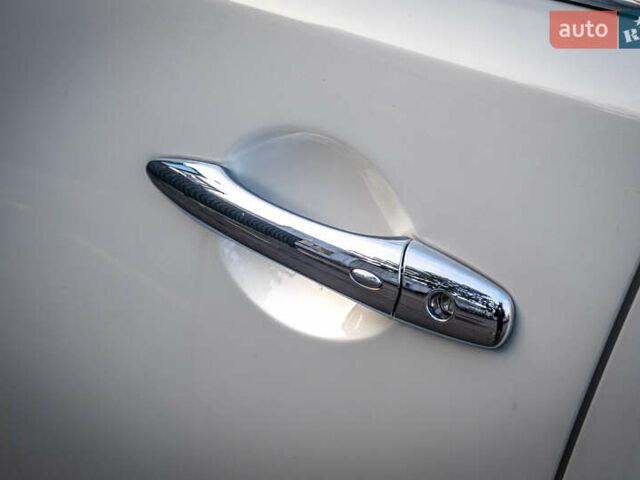 Белый Инфинити QX80, объемом двигателя 5.55 л и пробегом 81 тыс. км за 25000 $, фото 22 на Automoto.ua