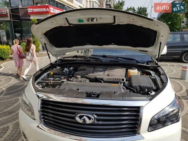 Белый Инфинити QX80, объемом двигателя 5.55 л и пробегом 155 тыс. км за 19000 $, фото 2 на Automoto.ua